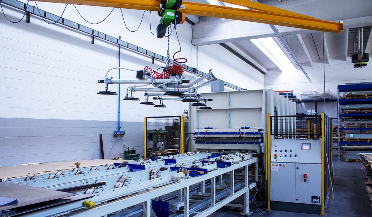 Lavorazione-di-materiali-termici-per-manufatti-industriali